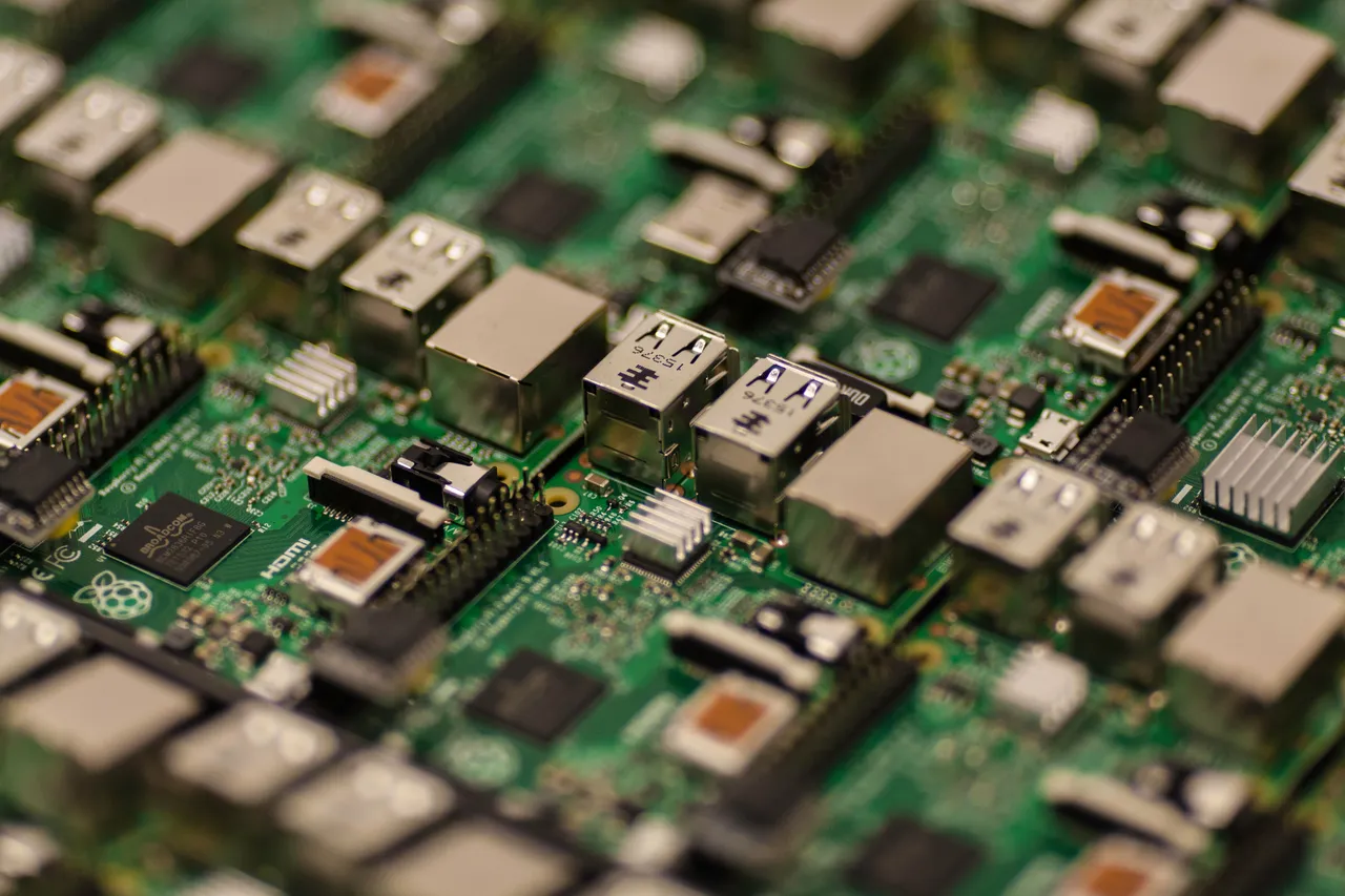Integra dati da ERP, MES, SCADA e IoT